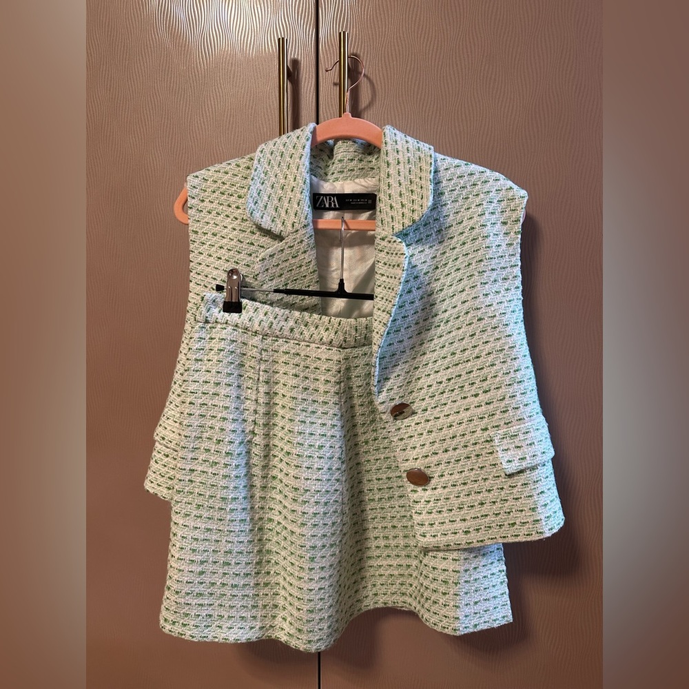 ZARA two piece set. vest + skirt. condition: like new